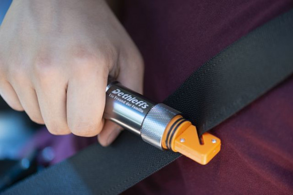 Taschenlampe mit integriertem Notfallhammer und Gurtschneider, Notfallhammer, Sicherheit & Diebstahlschutz